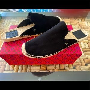 TORY BURCH-Women’s Max Espadrille Slide-Nat Suede / Black. Size 10